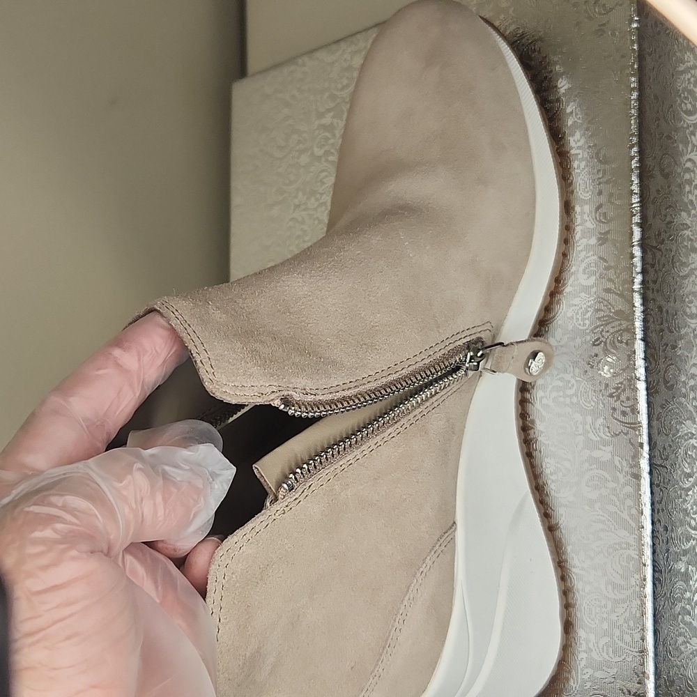 ALEX MARIE WOMEN'S CAMEL ANKLE BOOTS. SIZE 9.5 - Picture 4 of 11